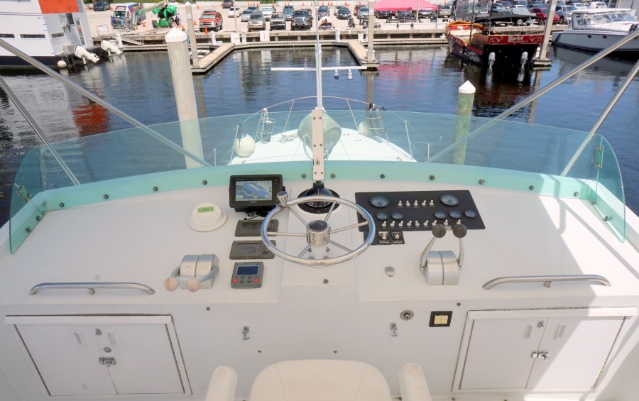 1975 Bertram Flushdeck