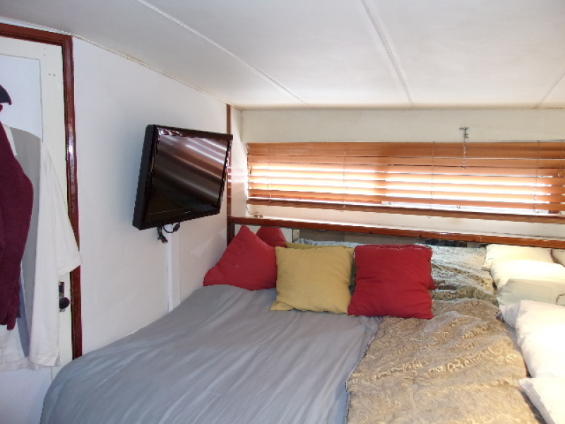 1975 Bertram Flushdeck