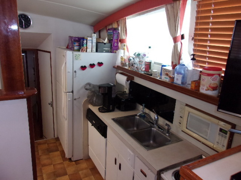 1975 Bertram Flushdeck