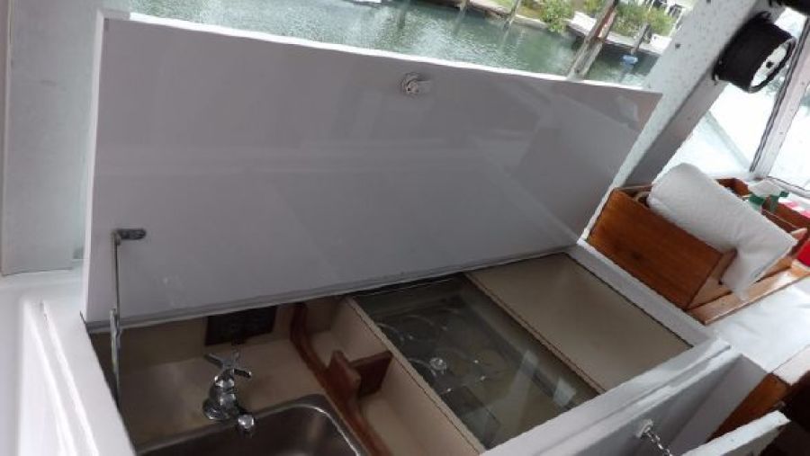 1975 Bertram Flushdeck