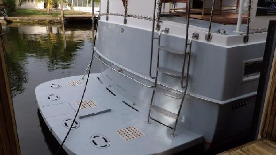 1975 Bertram Flushdeck