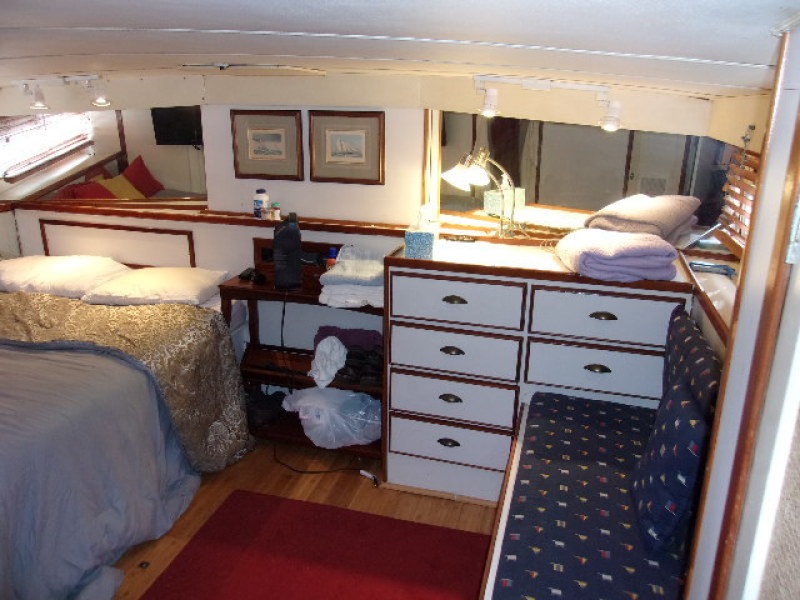 1975 Bertram Flushdeck