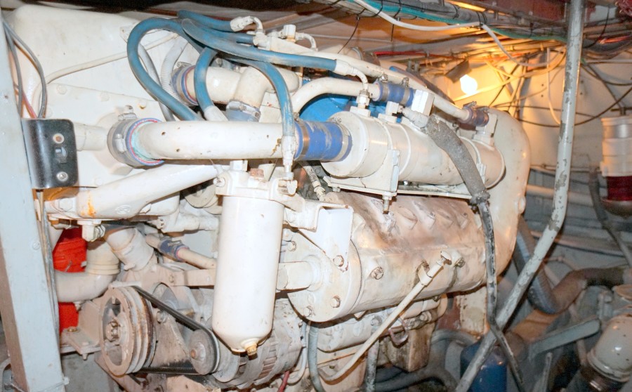 1975 Bertram Flushdeck