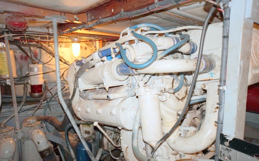 1975 Bertram Flushdeck