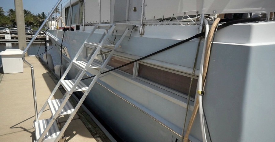 1975 Bertram Flushdeck