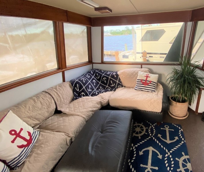 1985 Chris-Craft Constellation 500