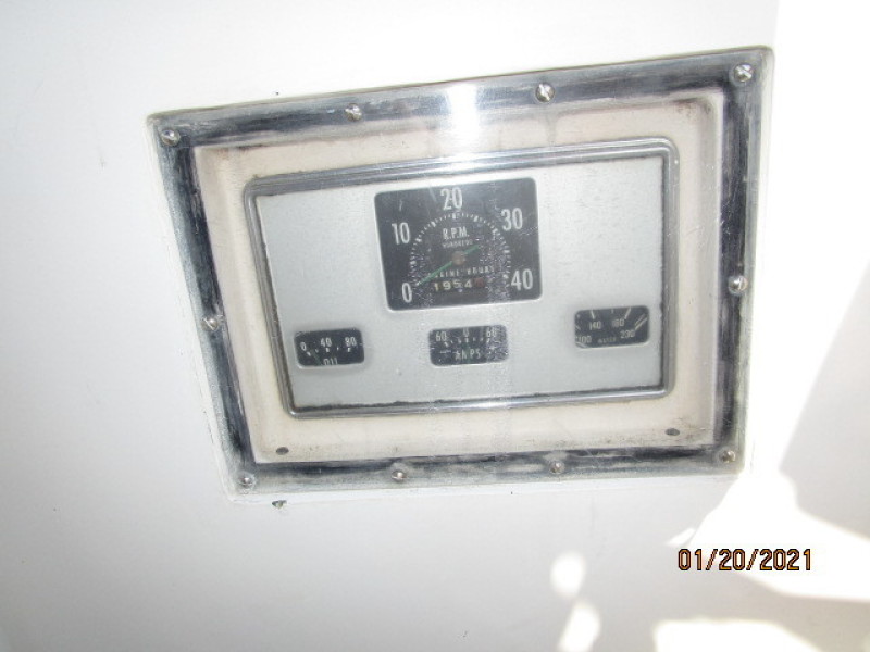 38' Hinckley cockpit auxiliary panel