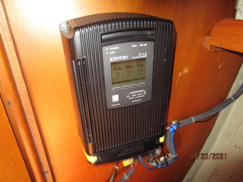 38' Hinckley battery charger