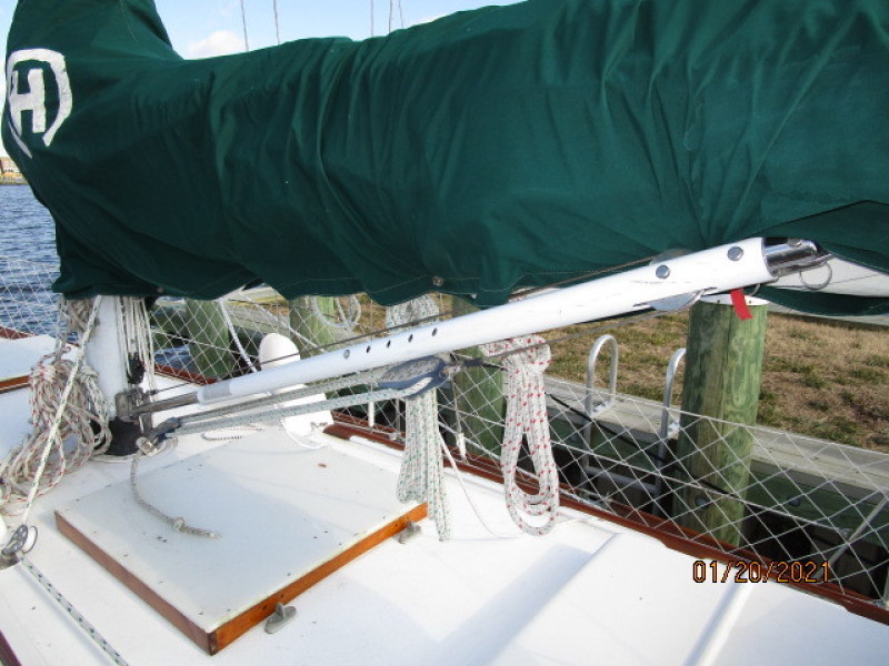38' Hinckley boom vang