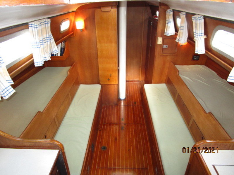 38' Hinckley salon forward