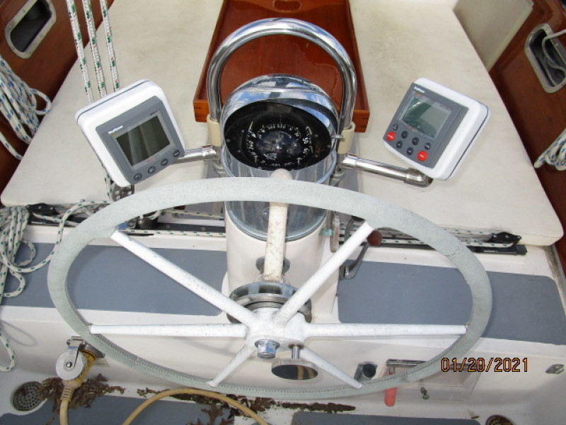 38' Hinckley cockpit helm