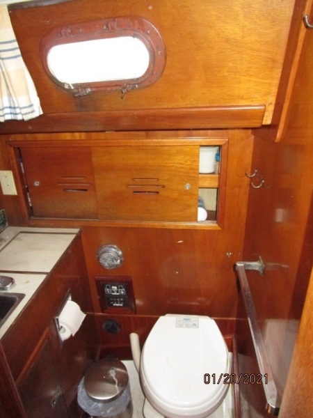 38' Hinckley head