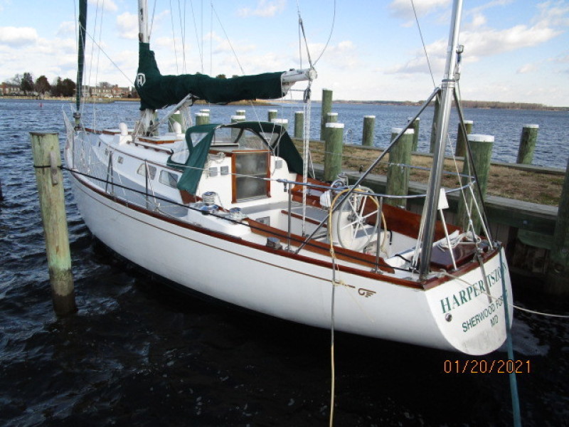 38' Hinckley port aft profile