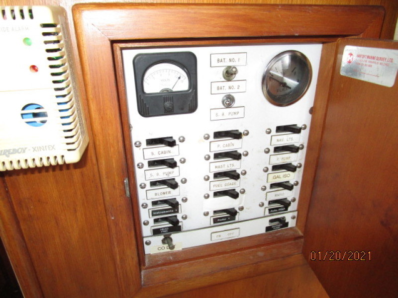 38' Hinckley electrical panel