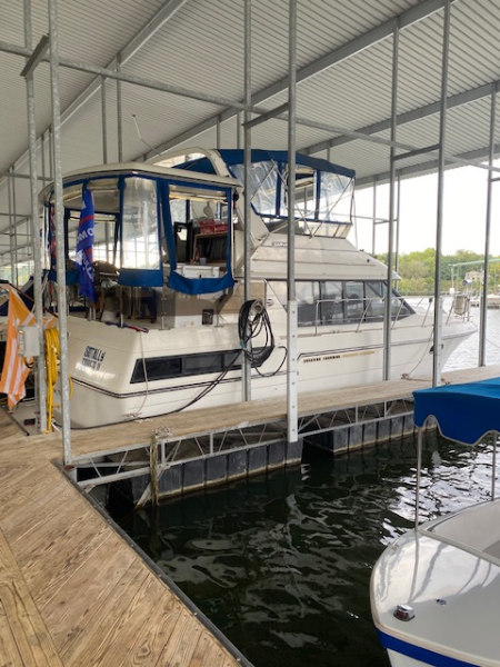 1989 Carver 3807 Aft Cabin