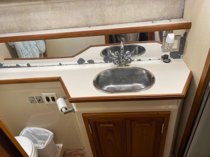 1989 Carver 3807 Aft Cabin
