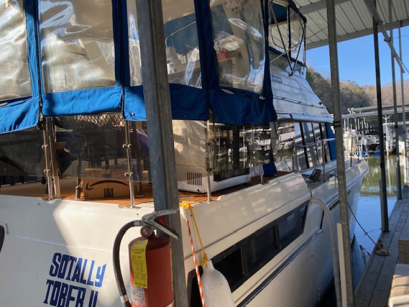 1989 Carver 3807 Aft Cabin
