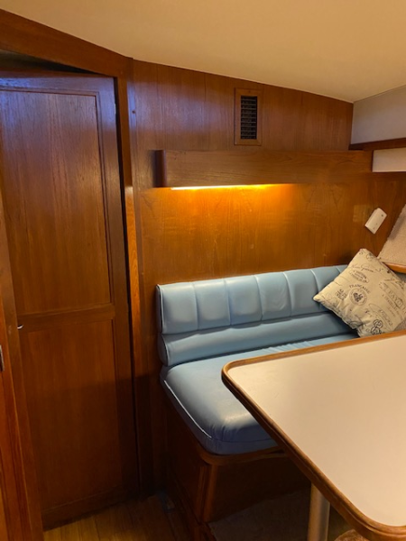 1989 Carver 3807 Aft Cabin