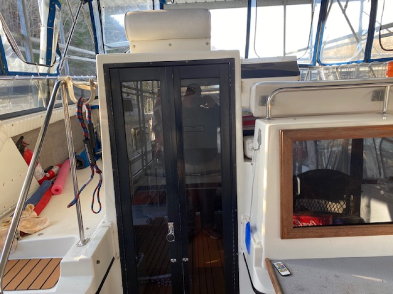 1989 Carver 3807 Aft Cabin