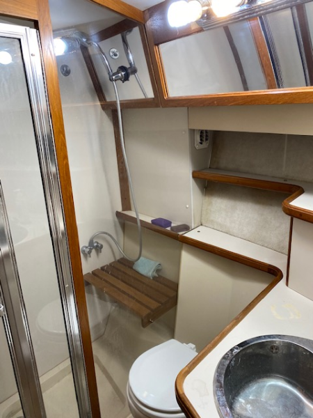 1989 Carver 3807 Aft Cabin
