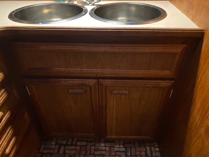 1989 Carver 3807 Aft Cabin