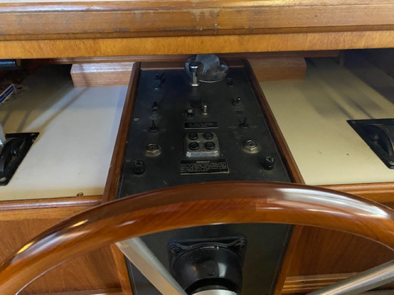 1989 Carver 3807 Aft Cabin