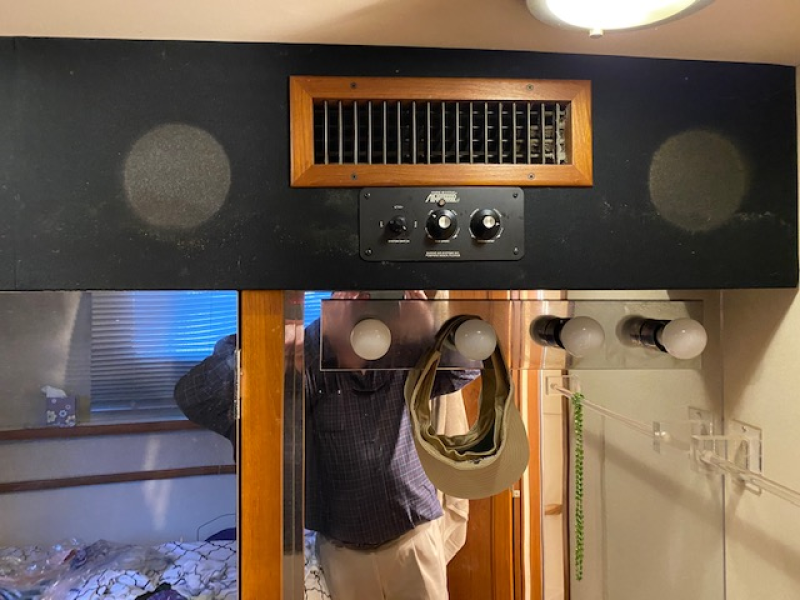 1989 Carver 3807 Aft Cabin