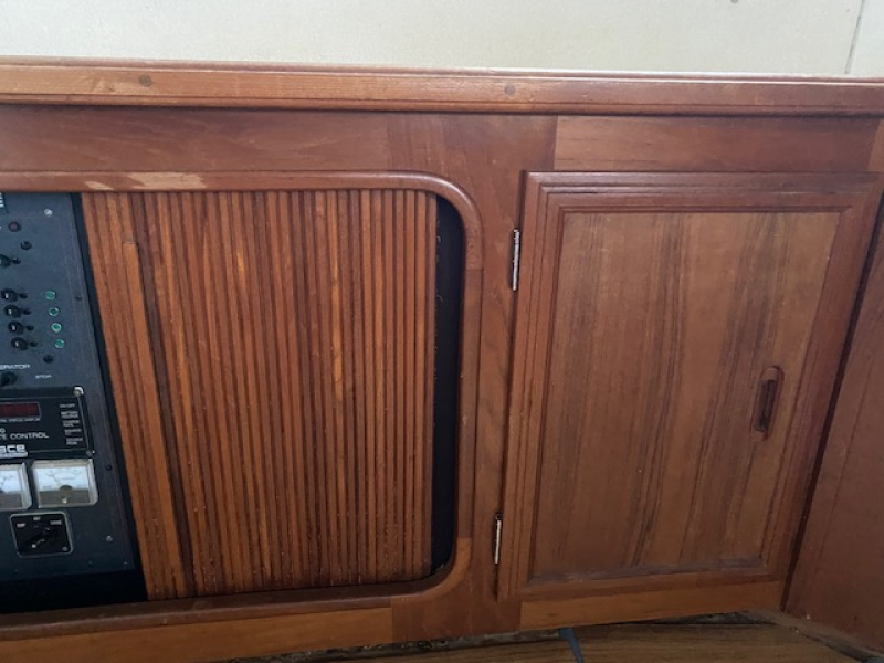 1989 Carver 3807 Aft Cabin
