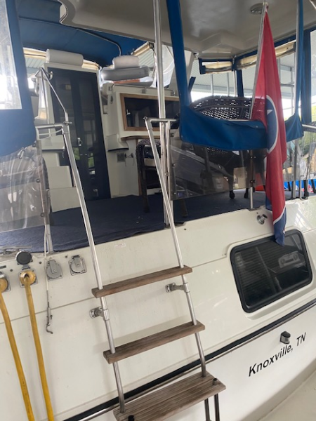 1989 Carver 3807 Aft Cabin