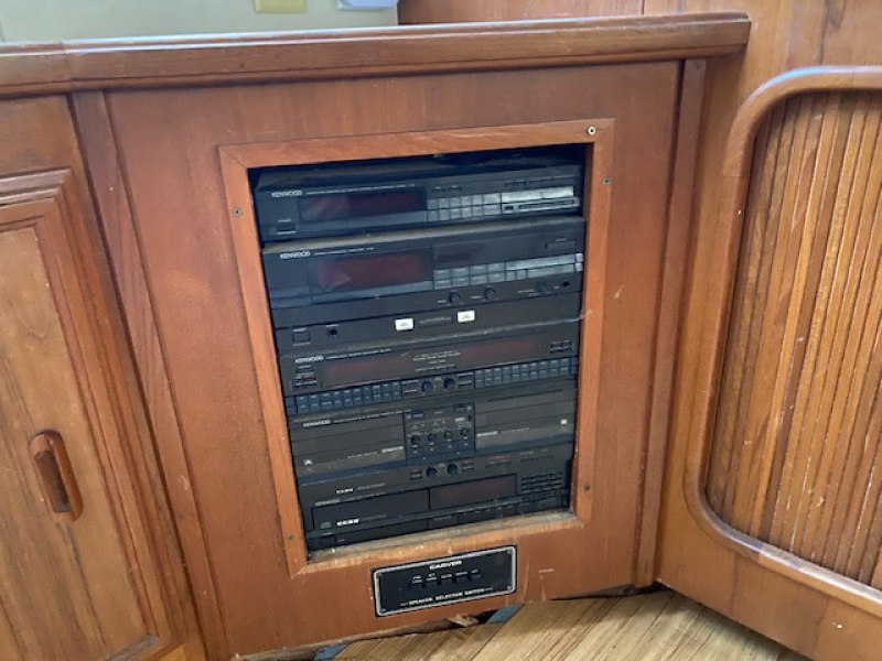 1989 Carver 3807 Aft Cabin