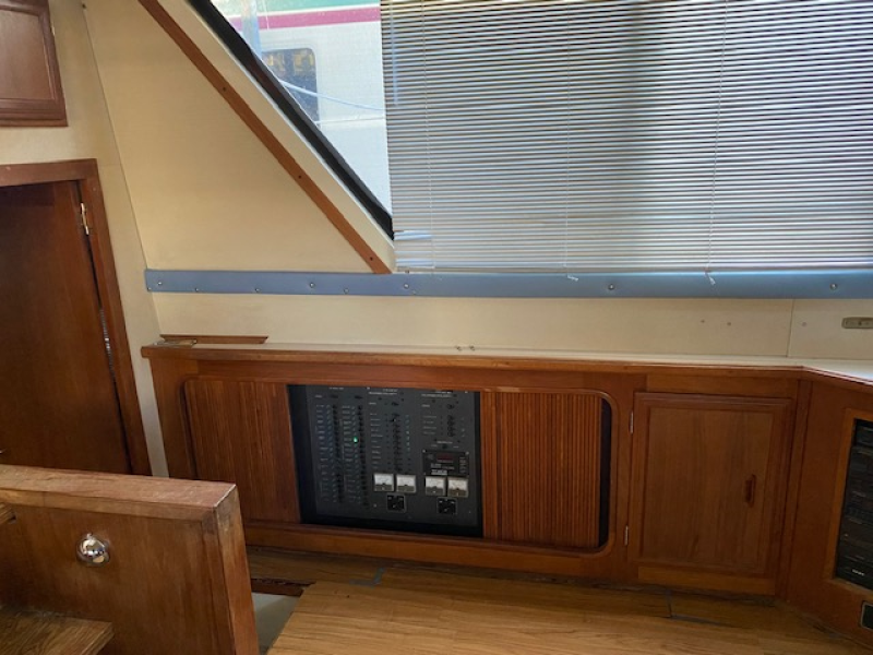 1989 Carver 3807 Aft Cabin
