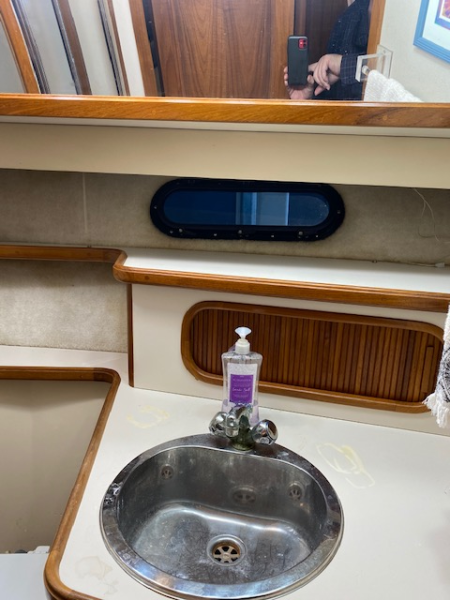 1989 Carver 3807 Aft Cabin