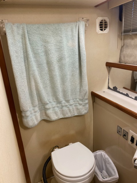 1989 Carver 3807 Aft Cabin
