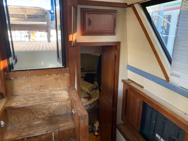 1989 Carver 3807 Aft Cabin