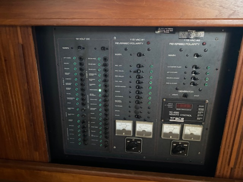 1989 Carver 3807 Aft Cabin