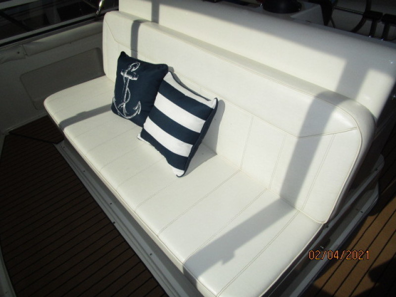 44' Carver flybridge forward benchseat