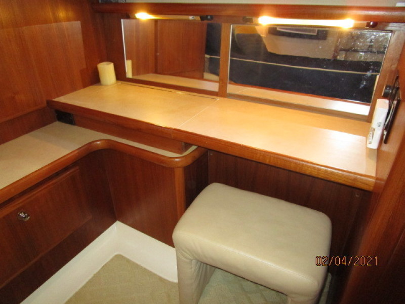 44' Carver master stateroom vanity