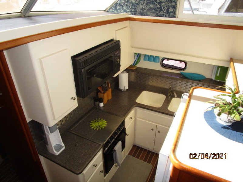 44' Carver galley1
