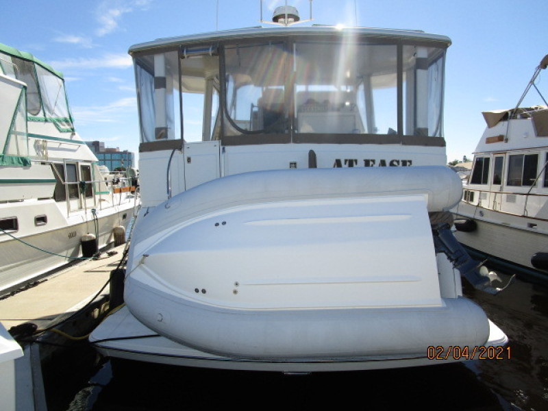 44' Carver aft profile