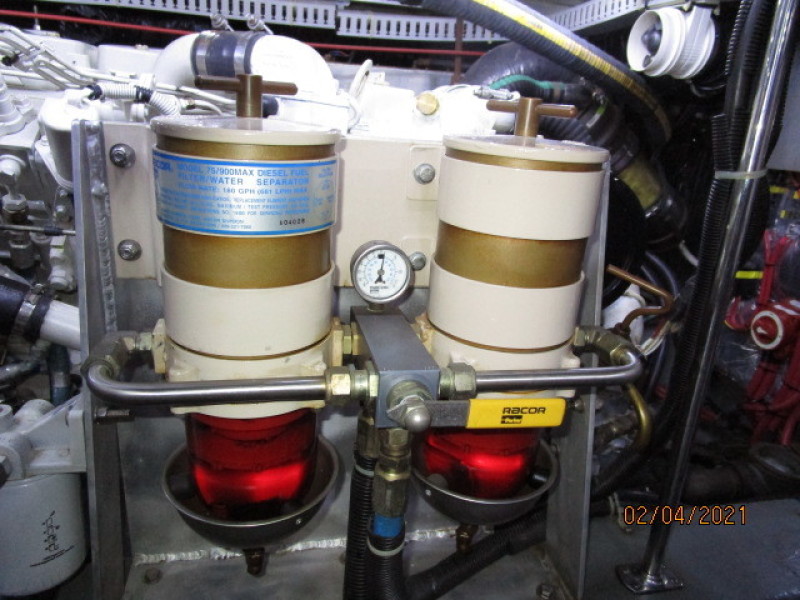 44' Carver starboard Racor fuel filters