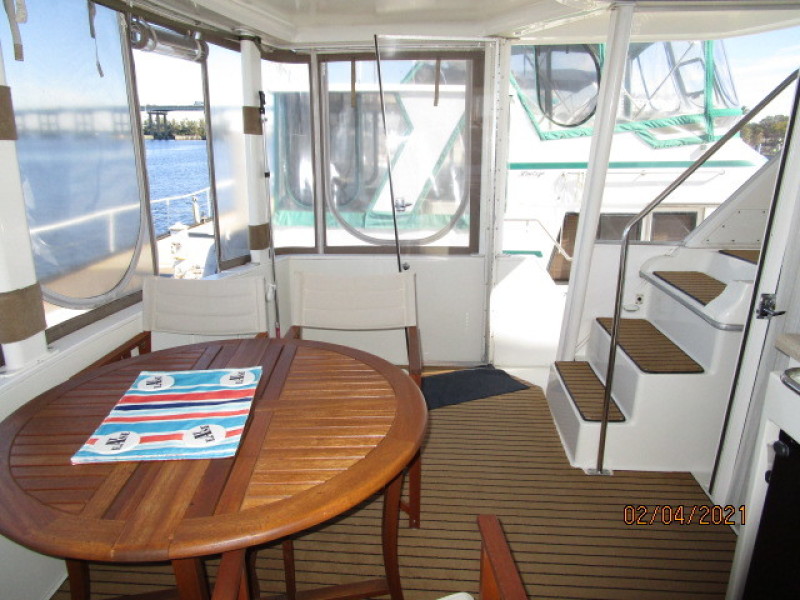 44' Carver sundeck port