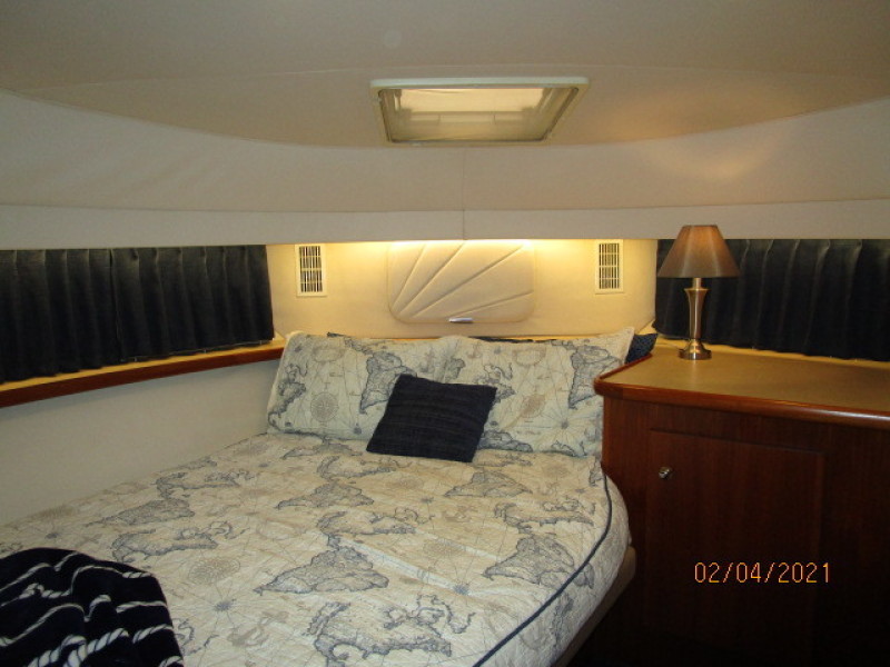 44' Carver guest stateroom