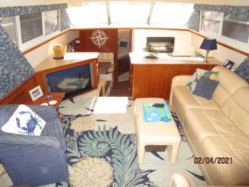 44' Carver salon forward