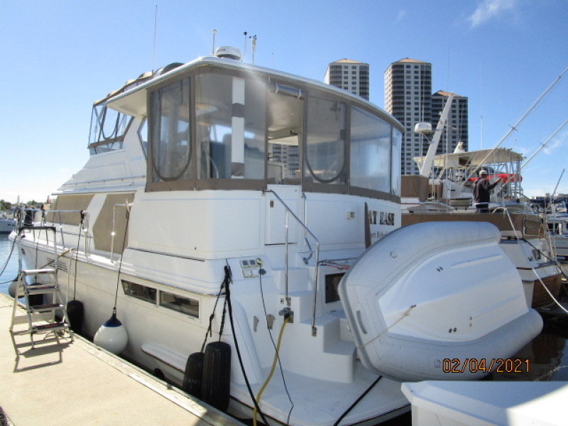 44' Carver port aft profile