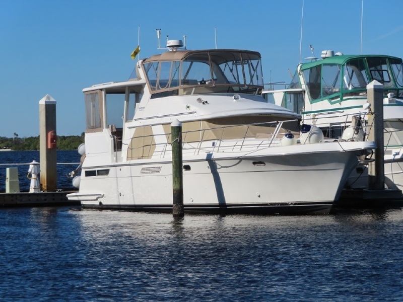 44' Carver starboard forward profile
