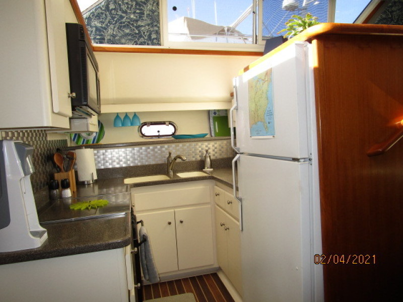 44' Carver galley2