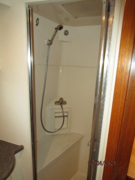 44' Carver master stateroom shower