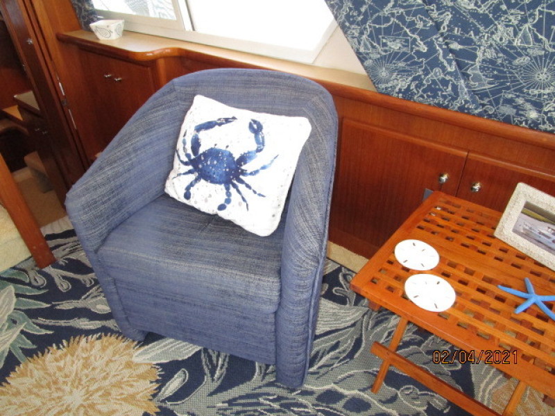 44' Carver salon port lounge chair