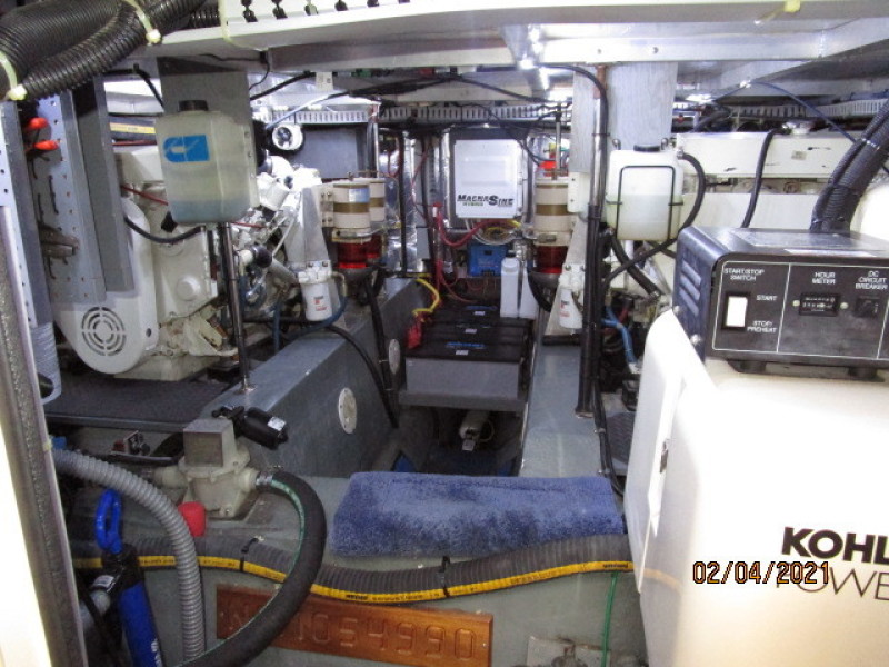 44' Carver engine room aft