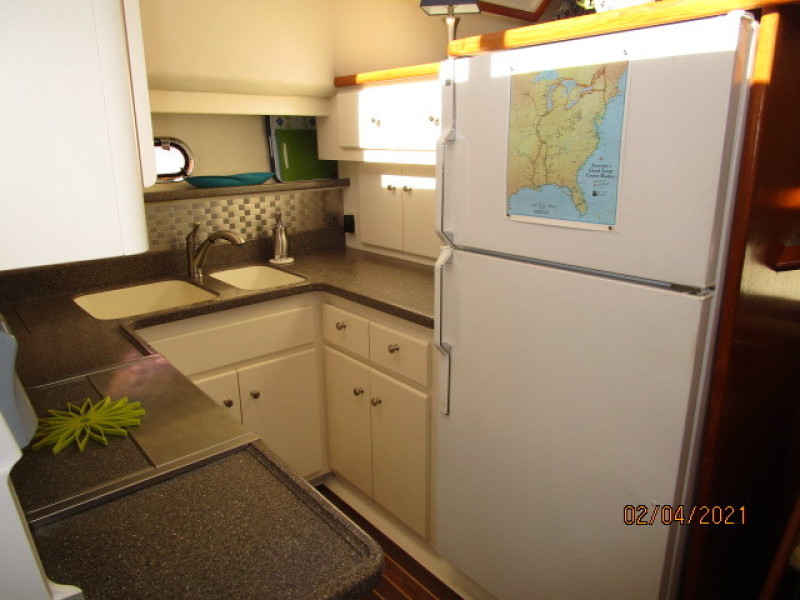 44' Carver galley3